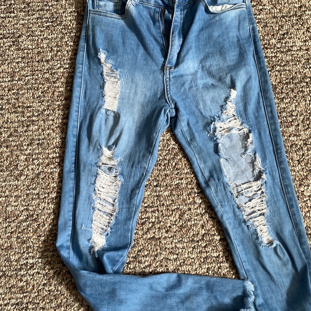 Fashion nova ripped jeans - Picture 3 of 6